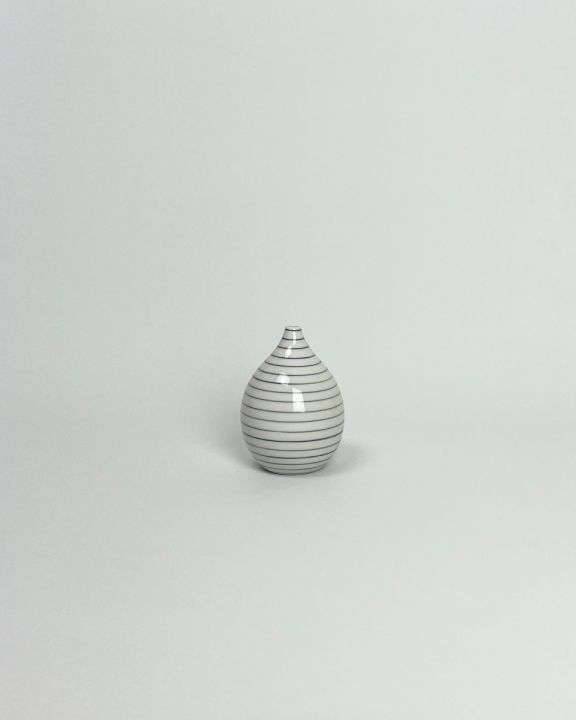 stripes drop vase