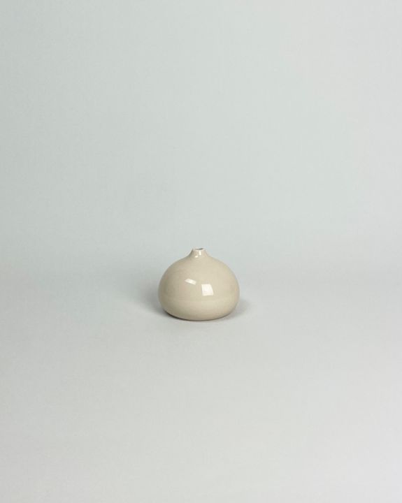 contain drop low vase