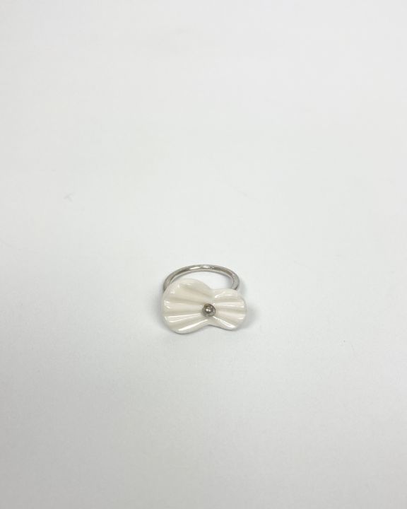 pleats finger ring white