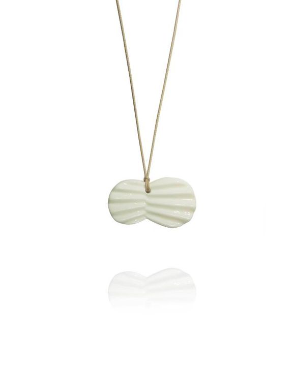pleats necklace-beige