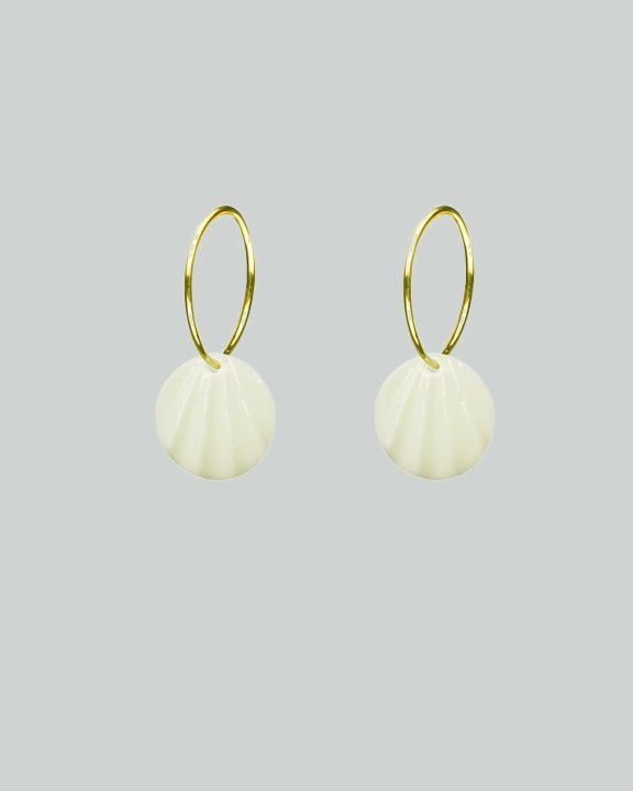 pleats hoops gold white