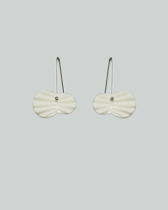 pleats pins silver white
