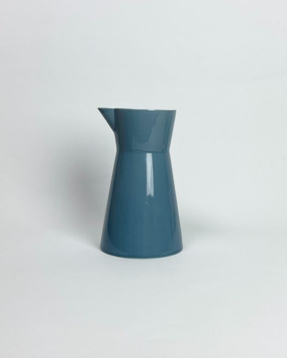 plain pitcher L ocean