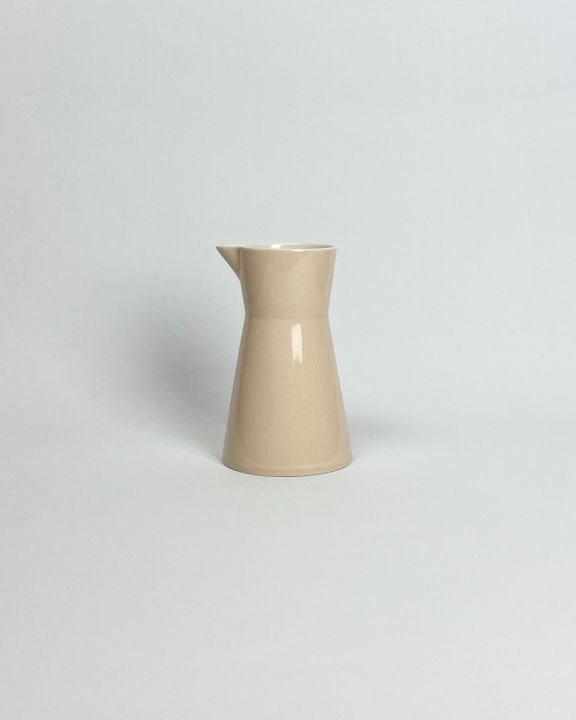 plain pitcher M cream