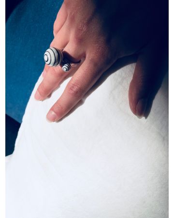 stripes large ball finger ring narrow