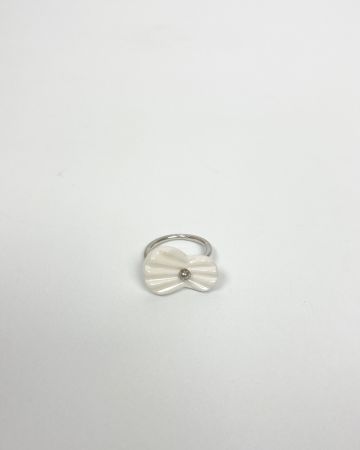 pleats finger ring white