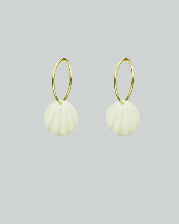 pleats hoops gold white