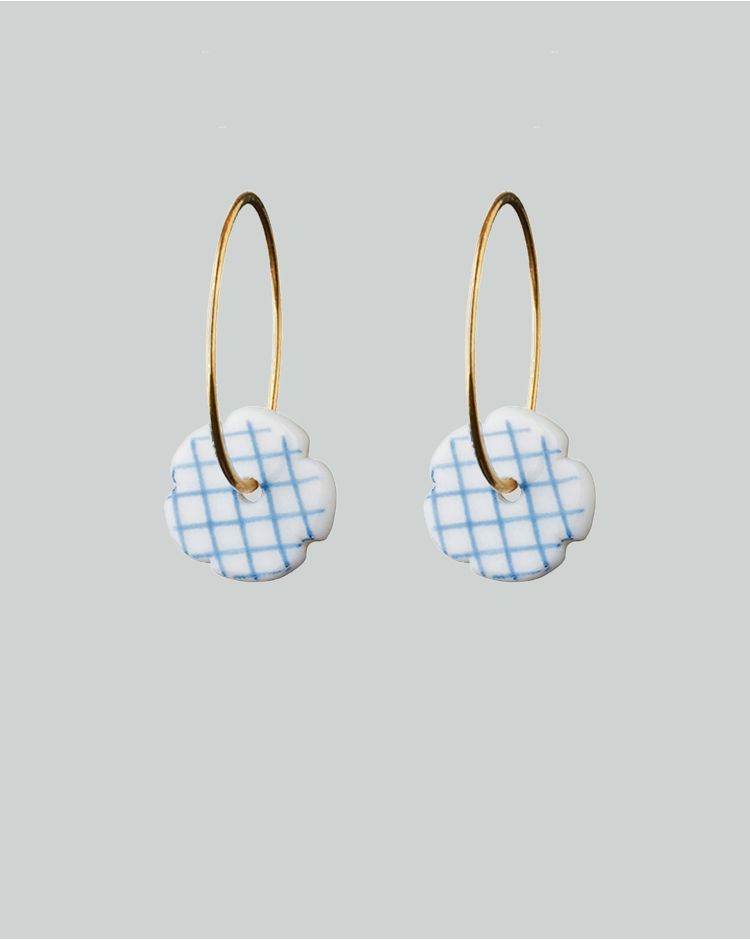 stripes orecchini a cerchio oro quadretti blu